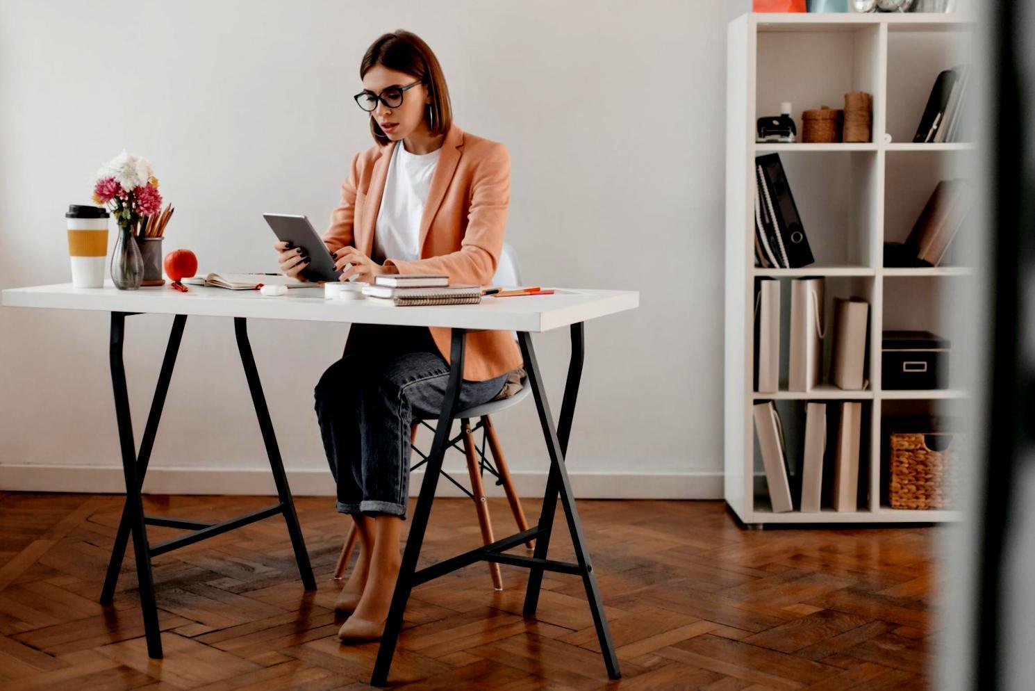 Investment portfolio tracking and analysis dashboard